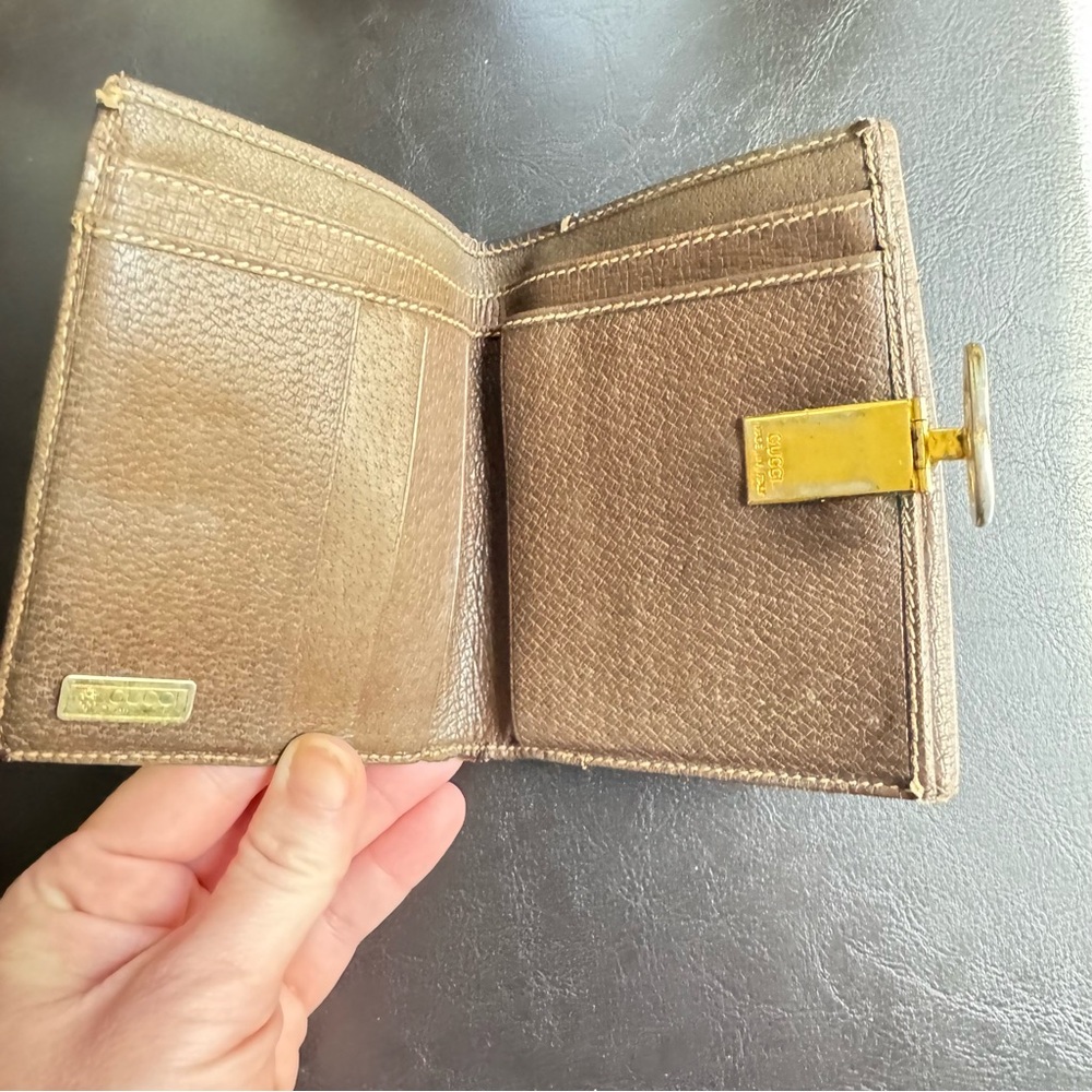 GUCCI
Beige and Brown Wallet with Red and Green Stripe-Pre-loved - Picture 12 of 13